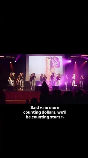 🎶 Counting Stars chantée par le Phénix Adultes & Juniors, réunis sur scène.