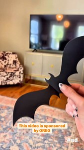 #sponsored This Halloween, summon something hauntingly delicious… a spooky fruit & dessert board built around Limited-Edition OREO Spooky Colored Creme Cookies. 🍪🦇 http://bit.ly/4gYtCtB By candlelight, the kids dunked their @oreo Cookies into cauldrons of milk, while the grown-ups raised mugs of witches’ brew. 🧛‍♂️ Each eerie embossment came to life-Dracula leading the pack- as we snacked, laughed, and cast our votes for the favorite design. 🎃✨ It’s a frightfully simple way to conjure a litt