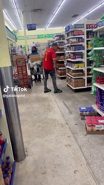 Why he moving like that 💀 #galatogold #curiosity #funny