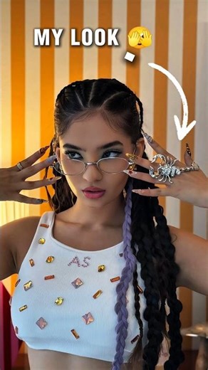 Anushka Sen Stunning Stylish Look ✨ Beautiful Makeup & Glam Hand Style 😍 #shorts