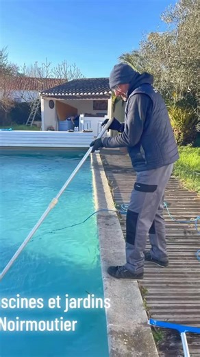Ak piscines et jardins on Instagram: "💧 Contrats d’entretien de piscine… et bien plus encore Chez Ak Piscines & Jardins nous proposons des contrats d’entretien annuel de piscine, adaptés à vos besoins et à votre bassin. 👉 Passages réguliers ou plus ponctuels, tout est modulable. L’entretien est assuré principalement par Karim, 🔧 expert du monde de la piscine depuis plus de 20 ans, avec une vraie maîtrise technique. Nos prestations peuvent inclure : ✔️ Entretien régulier de votre piscine ✔️ Ap