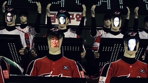 Tomorrow Daily 027: Robot sports fans, color-changing ice cream, and more