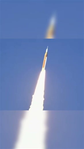 Why people say this guy using green screen?