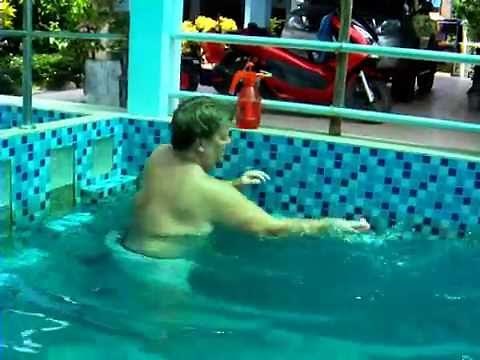 Pool Cleaning with Natural Vinegar