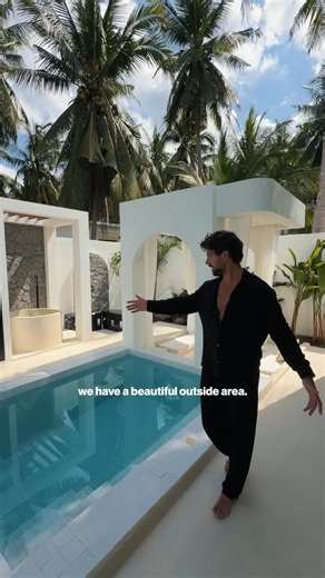 Louis Armstrong on Instagram: "By far one of the best villas I’ve ever stayed in 🙏🏼 Ice bath Sauna Pool Palm trees Comfiest beds Red lights at night (to help with circadian rhythm) 2 minute walk to the beach Everything you could possible need to be honest! @eterno.phangan So who can guess how much it costs per night? #Thailand #KohPhangan #digitalnomad #wellness #longevity"