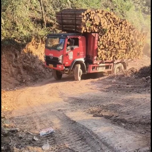 Not inferior to other famous manufacturers!! this Chinese truck shows strength on extreme lines !!