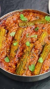 Drumstick curry -Recipe ⬇️ Thank you @chefdinu for this wonderchef recipe Ingredients * Drumstick-1 nos * Gingelly oil-5ml * Whole garam masala * Fennels * Sliced onions -1 medium size * Curry leaves -1 sprig * Sliced green chilli -1 nos * Sliced tomatoes -1 small * Ginger garlic paste-1 tbsp * Salt- to taste * Turmeric powder-1/2 tsp * Chilli powder- 1 tsp * Coriander powder-1 tbsp * Garam masala-1tsp For the paste * Coconut 🥥- 50-75gms * Saunf-1 tsp * Pepper corn-1 tsp * cashew-5 nos * Khas k