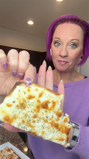 🙋‍♀️Can I just tell you how excited I get hacking junk food recipes! 👋Follow along, I post them everyday! RECIPE: 1 pieces Joseph’s Lavash bread (Walmart) 3/4 cup Fage Greek yogurt 3 Garlic & Herb @thelaughingcowusa wedges 1/2 tbsp. Garlic paste 1/4 cup mozzarella cheese Italian seasoning 1. Broil bread in oven for 2-3 minutes in oven. 2. Mix yogurt, laughing cow wedges, and garlic paste in a bowl. 3. Spread on bread, add your cheese and seasoning. 4. Broil 3-5 minutes and enjoy! MACROS: for w