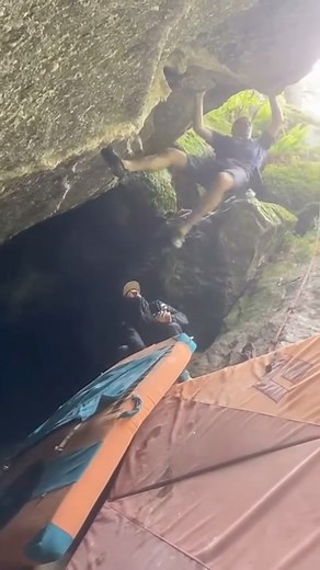James Pearson & Caro Ciavaldini on Instagram: "Actually only noticed this one myself when I was editing the video 🤦🏻‍♂️😅 Back around! ❌ From a really fun trip to @melloblocco - plenty more videos from there to come this week 💛 this was one of their comp boulders and one that was open to men and women. A unique quartz tufa in an overhanging roof- a pretty unusual feature for granite! @lasportivagram @wildcountry_official @latticetraining @glorify_unbreakable"
