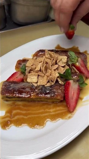 Cinnamon Roll French Toast 🤤🍞 #food #eating #cooking