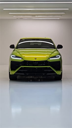 Actitud híbrida, presencia total. Verde Citrea y cero excusas. @grandchelem.mx | Lamborghini México