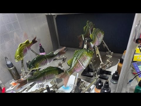 ⚠️ very noisy ⚠️ Airbrushing bluegill patterns.