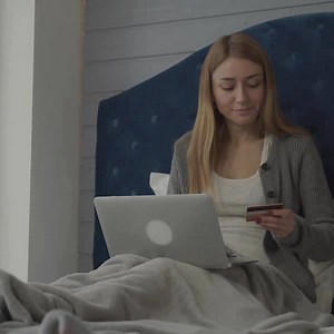 3.4K views · 33 reactions | Nowadays, you can buy just about anything with the click of a mouse—electronics, furniture and even groceries. But have you ever considered purchasing a mattress online? 樂 Here are a few steps to help make buying a mattress online as easy as 1, 2,  https://bit.ly/2JYev4X | Mattress Firm | Facebook