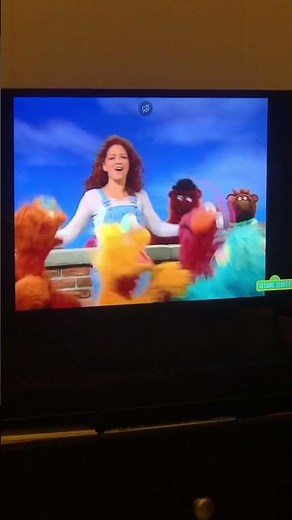 Sesame sings karaoke Video