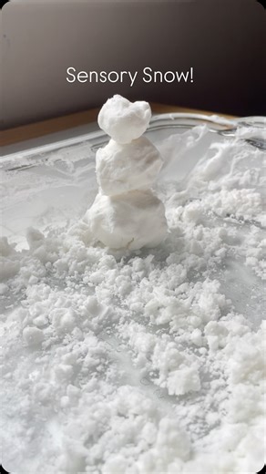 Megan⎢Learn to do More with Less on Instagram: "2 ingredient sensory snow! ❄️☃️ This one was so much fun and so simple to set up. My 2 year old played for 34 minutes!! It was such a quick set up but I’ll warn you - the clean up took a bit longer. 🫠 Let me know if you try this one! ❄️ P.S. We measured with our heart on this one - add more baking soda until you get the consistency you want!"