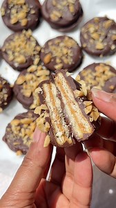 21K views · 323 reactions | PB Cracker Sandwiches make awesome on-the-go snacks, late-night nibbles, or as a last-minute party dessert. Recipe: https://plantbasedonabudget.com/peanut-butter-cracker-sandwiches/ | Plant-Based on a Budget | Facebook