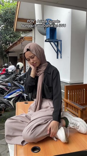 POV: Ariana Grande nunggu kamu daftar ke IWU 🎤