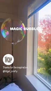 These magic bubbles don’t just float—they bounce! 🫧🧤 A sweet little science trick that’s un-pop-ably fun for curious tiny ones. Here’s how to mix up your own batch of bubble magic at home: 🧪 Recipe: – 4 tbsp water – 2 tbsp sugar – 1 tbsp dish soap Mix gently, let it sit for a few minutes and get ready for some bouncy fun! ✨ Tip: Use a cotton sock or glove to catch and bounce the bubbles = no popping! 🔬 What’s the science? The sugar strengthens the soap film, making the bubbles stretchier and
