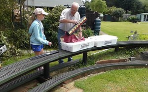 【扩充眼界之模型体验——提供车轨自带火车体验】【中英字幕】【零距接触】【写实逼真】【看的心动】