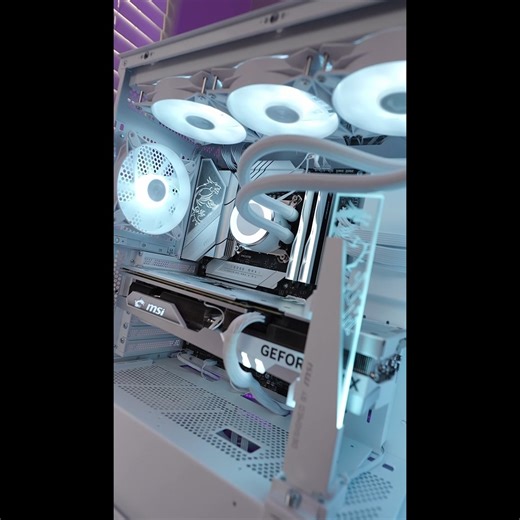 Take full control and sync up your RGB exactly how you want. 😎 #GameInMyName IG: @realgivemchills Tiktok: @givemchills | MSI Gaming