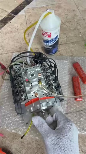 Can you believe you can start a V8 by hand? #v8 #engine #enginemodel