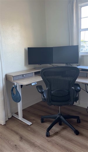 This desk has been a game changer in our home. It is spacious and keeps me more organized with the included drawers. The ability to be able to use it as a standing desk makes work days a lot easier! @FEZiBO #fezibostandingdesk #fezibo #standingdesk #officefurniture #officedesk