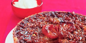 Walnut and apple tart