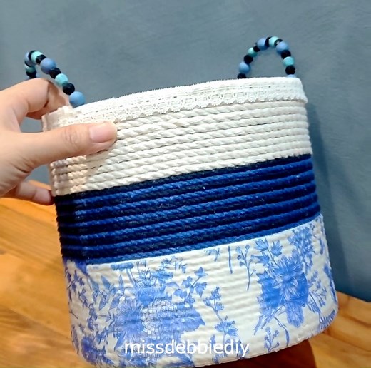 Enjoy creative DIY projects with cardboard that won't hurt your wallet. Let's make something amazing together! #diy #handmade #diyprojects #howto #recycling #crafts | 𝓜𝓲𝓼𝓼𝓭𝓮𝓫𝓫𝓲𝓮𝓓𝓲𝔂