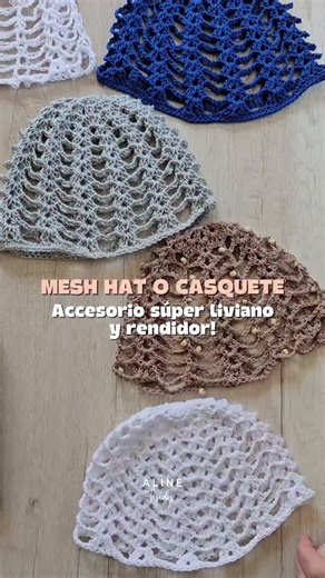 Aliné tejidos y crochet on Instagram: "¡Hacé tu mesh hat con sólo 20 gramos de hilo! 🧶 Este gorrito o casquete es el accesorio del verano, que además de ser MUY FÁCIL de tejer, lo podés hacer con restos de hilo (recomiendo hilados finos). Esta es una versión especial, en la que te enseño a ponerle cuentas, perlas, hacer el tamaño justo para vos y unos secretos especiales 🤫 En mi tutorial súper detallado tenés: ✔️ Más de 20 minutos con el paso a paso ✔️ Dos opciones de modelos de casquete ✔️ Pa