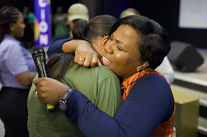 139K views · 9.9K reactions | Este post tiene varias verdades y varias explicaciones que aclararán algunas de tus dudas sobre el pecado y los mandamientos de Dios. Por favor, escucha, recibe, medita y comparte con alguien esta poderosa verdad. Les amo,y sigo trabajando para traer luz y liberta a esta generación para la gloria de Dios. Vamos x más! | Apóstol Key Lewis | Facebook