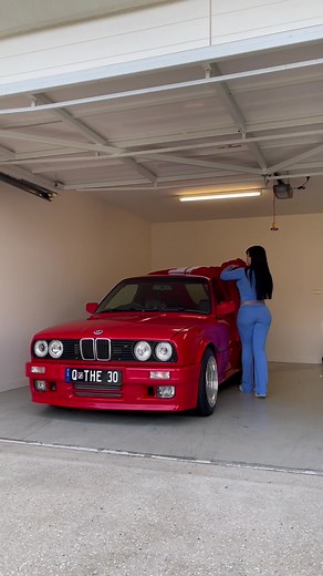 swapping my mtech2 wheel out for my alcantara evo 3 one #bmw #e30 #mtech2 #evo3