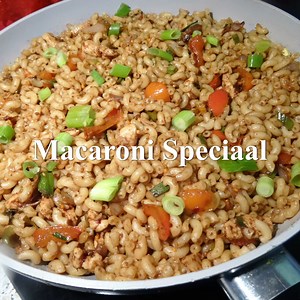 Macaroni Speciaal: • RECEPT: https://fajalobi.nl/b/gd 1 DAG KOKEN, 2 DAGEN ETEN! Een heerlijk pasta, vandaag maken en daarna 2 avonden op de bank genieten! ❤ ========================================== 1. KOOKBOEK BESTELLEN: https://fajalobi.nl/b/ek 2. NIEUWSTE KOOKVIDEOS: https://fajalobi.nl/b/ge ========================================== | Sandhia's Recepten