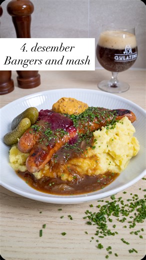 Bangers and mash - ekstra digge pølse med potetmos . Oppskrift på augustogmartin.no . #augustogmartin #aogm #julekalender #middag | August & Martin