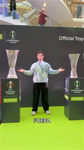 J'ai découvert Le UEFA Europa League et UEFA Conference League official Trophy Tour, par FlixBus !