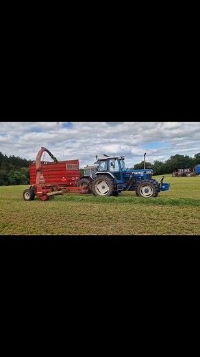 28K views · 568 reactions | Ford 8210 working a FCT 900 JF forager being put through its paces by James Nancekivell Don't she sound good with its straight pipe  #tractor #classictractor #fordtractor #ford #agriculture #farmmachinery #farming #agriculturalmachinery #silage #silagemaking #fblifestyle | Four Wheels Photography | Facebook