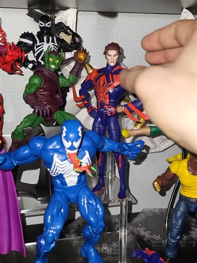 Managing Toy Collection Space Efficiently
