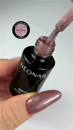 ¿Efecto metálico o efecto flash? Descubre ya tu favorito 🪩✨ #neonail #neonailespaña #nails #manicura