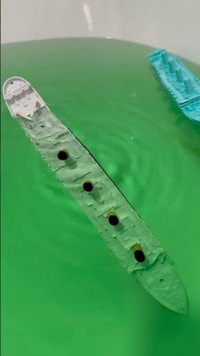 Sinking on a side with Diamond Titanic