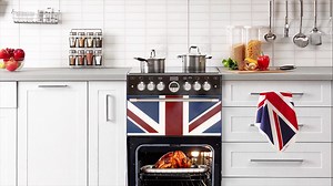 We all know Prince Harry and Meghan love a cosy roast in their cottage, so our Stoves British Made Cooker is sure to be top of their wedding wish list. 💍🏠 #RoyalWedding https://bit.ly/2k27sek | Stoves UK
