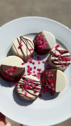 Delicious DIY Chocolate Covered Oreos Recipe