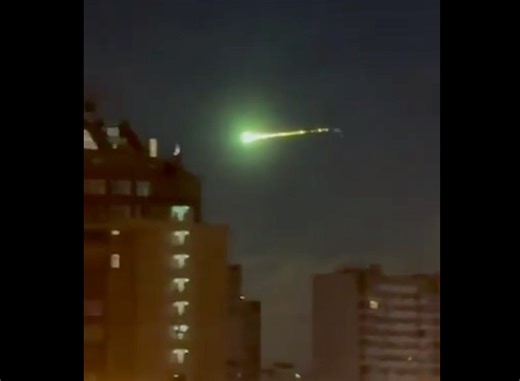 Giant fireball seen over Moscow: Mysterious object breaks apart
