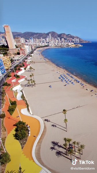 La Evolución de Benidorm: De los Años 50 a la Actualidad
