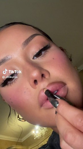 Lip Combo Tutorial: Mac Pencil Lip Liner in Cambodia