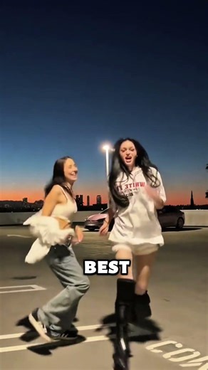 What Happened When This Girl Couldn't Wake Her Best Friend? 😴🍔