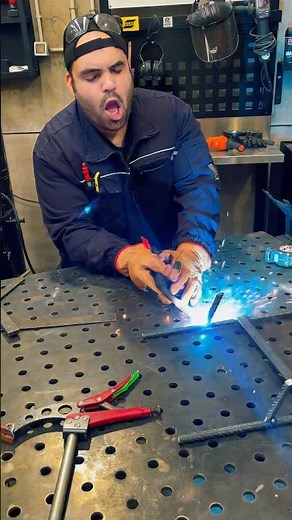 APRENDE A SOLDAR SIEMPRE CON PROTECCIÓN Y CARETA #soldadura #soldador #herramientas #tools #welder