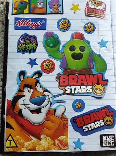 Bora fazer colagens no caderninho de logomarca. Um dos Journals que mais amo fazer ❤️. Eu já estava com saudade . Você já começou seu caderno ho de logomarcas ?? me marca ou manda foto no privado . vou adorar ver ❤️ #borarecortarcolareserfeliz #junkjournal #scrapbook #artjournal #kelloggs