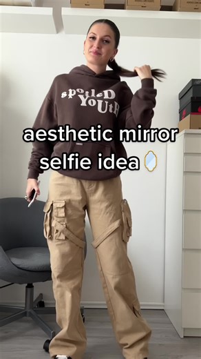 Mirror Selfie Ideas: Back Profile Mirror Poses Tutorial