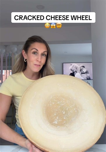 OH NO!!! My cheese wheel is cracking 😟😣🧀 Saving the cheese!!! How much longer do you think this cheese wheel will last me? #cheese #cheesewheel #parmesan #cheeselover #parmigiano @La Tourangelle