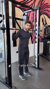 How to SQUAT on the Smith Machine👇 ➡️ Adductor biased Squat - Place your feet very wide pointing out not too far away from the bar - Initiate by pushing your hips back - Make sure that your’re getting some hip flexion (your torso is bending forward at the hip) - Stop at about parallell depth ➡️ GLUTE biased Squat - Place your feet hip width or wider not too far away from the bar - Initiate by pushing your hips back - Make sure that your’re getting some hip flexion (your torso is bending forward