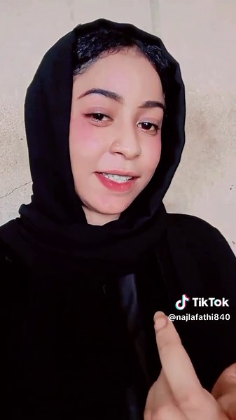 الله يمرق لي الأغنية دي من راسي لأنو امي حتطردني من البيت بسببها😭😭😭❤️❤️😂🙏